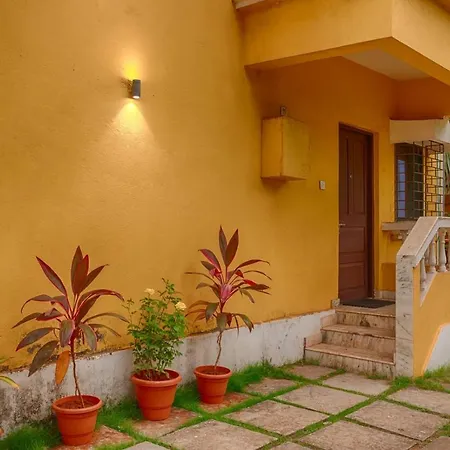 Вилла Casaamarelo-3&6Bhk-Fullyaircon-Wifi-Candolim-Beach500M
